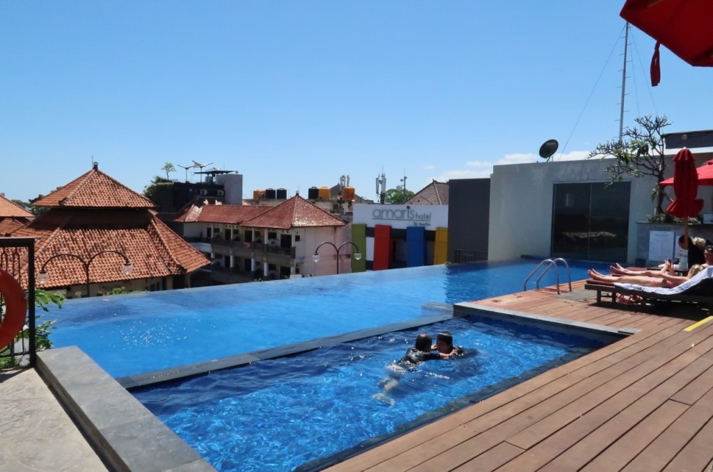 Swiss-Belinn Legian Hotel infinity pool