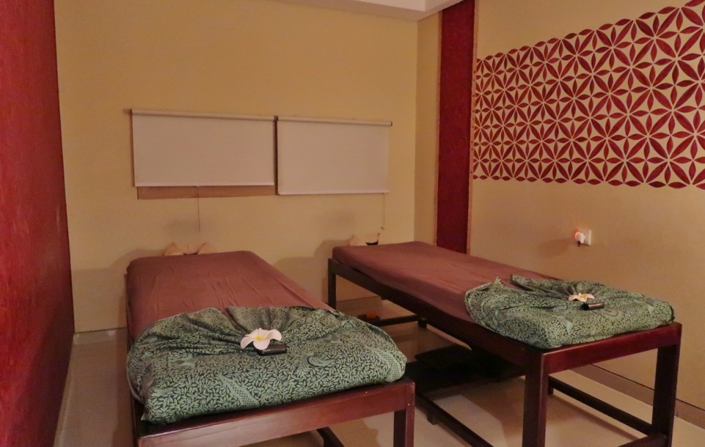 Couple spa room massage beds