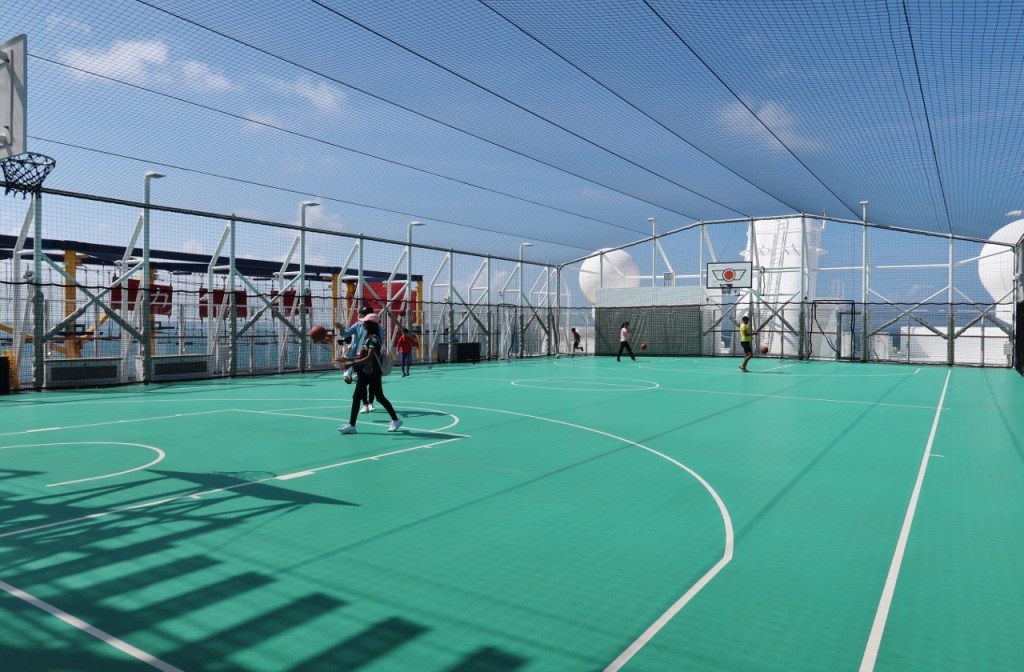People playing basketball in the multi-purpose court on Genting Dream Cruises
