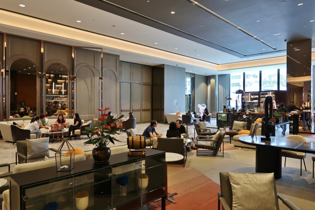 1864 The Bar at Sofitel Singapore City Centre hotel