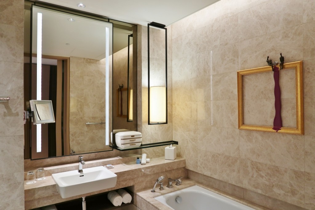 Bathroom of Luxury Club Room at Sofitel Singapore City Centre hotel