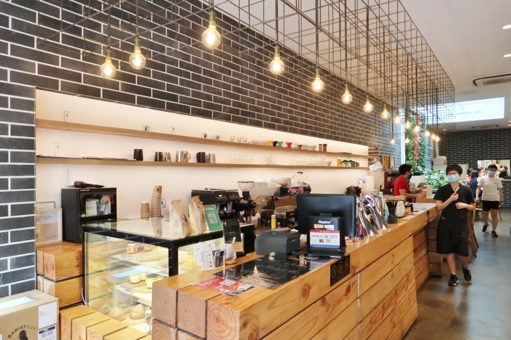 Dessert display and cashier counter at Baristart Coffee cafe