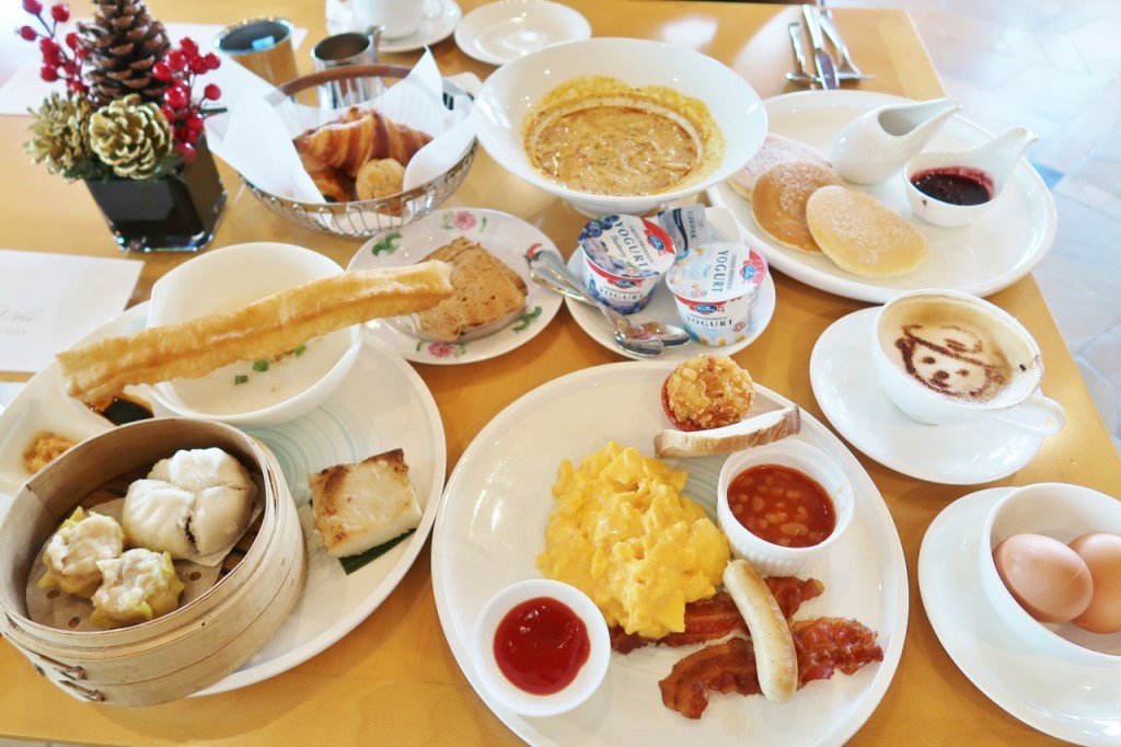 A la carte breakfast buffet dishes at Town Restaurant at The Fullerton Hotel