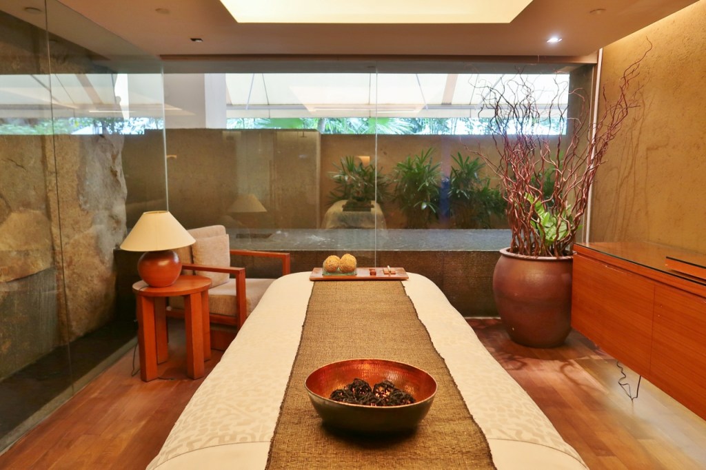 Single spa massage room at Damai Spa & Fitness Centre at Grand Hyatt hotel