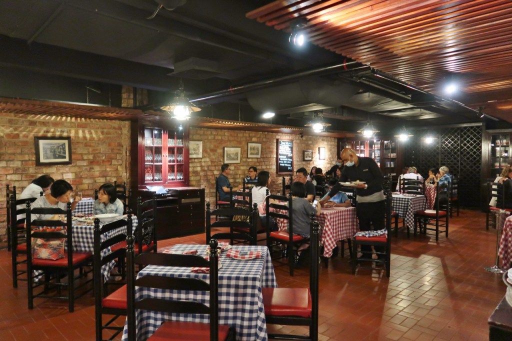 Dining area at Pete's Place restaurant at Grand Hyatt hotel