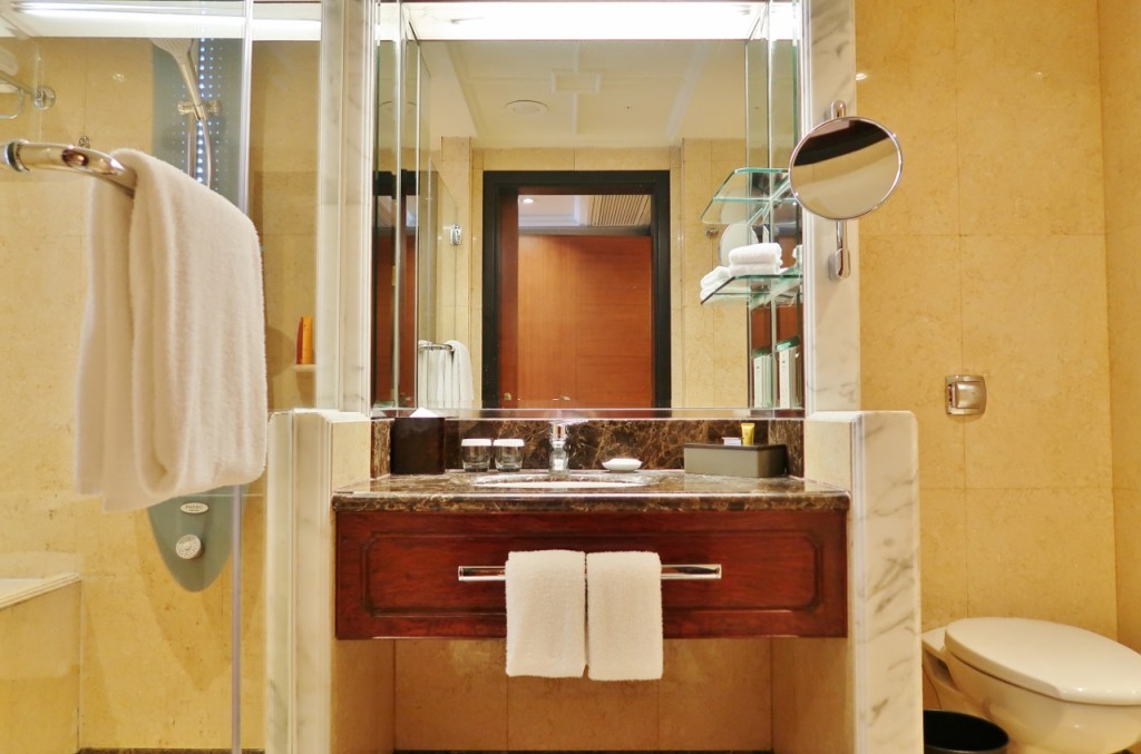 Bathroom in Regency Suite at Mandarin Orchard Hotel
