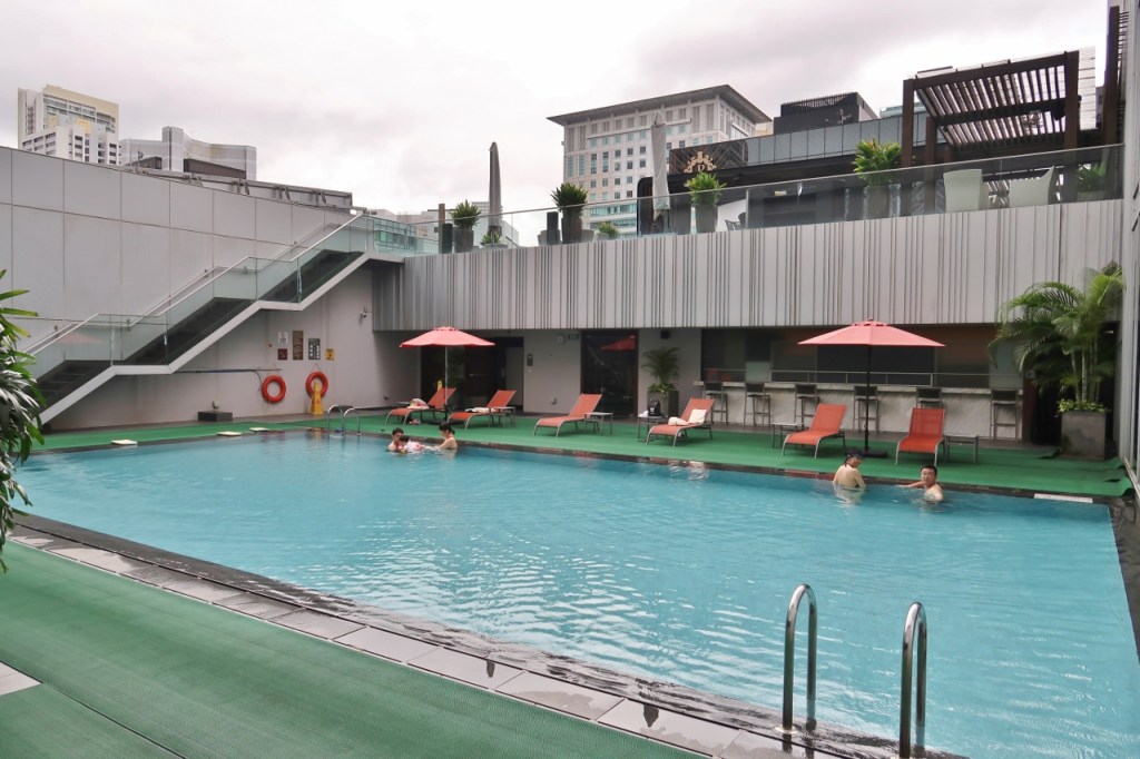 Swimming pool at Mandarin Orchard Hotel