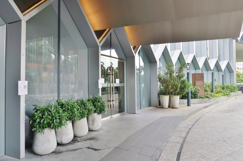 Andaz Hotel's drop-off point