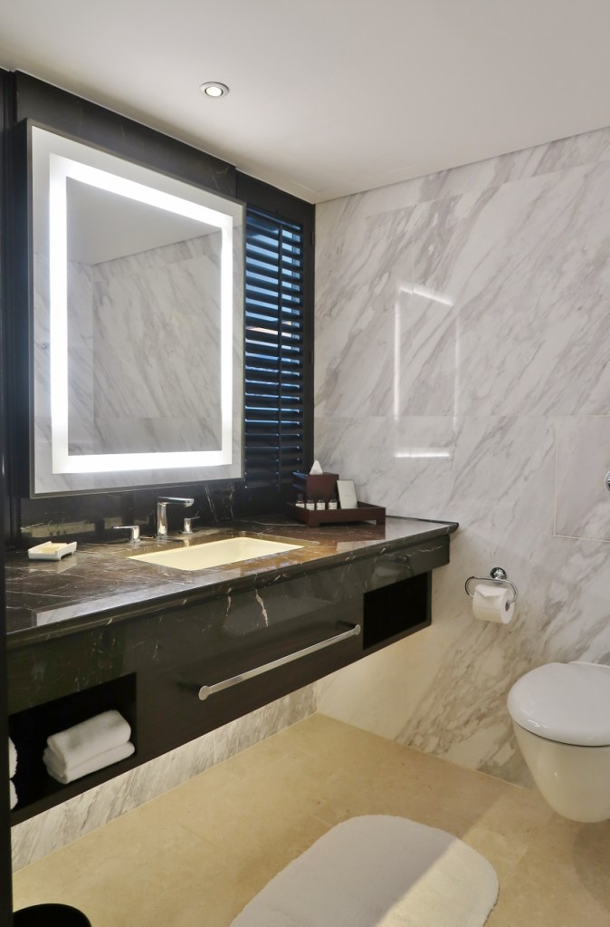 Bathroom in Fairmont King Room at Fairmont Hotel