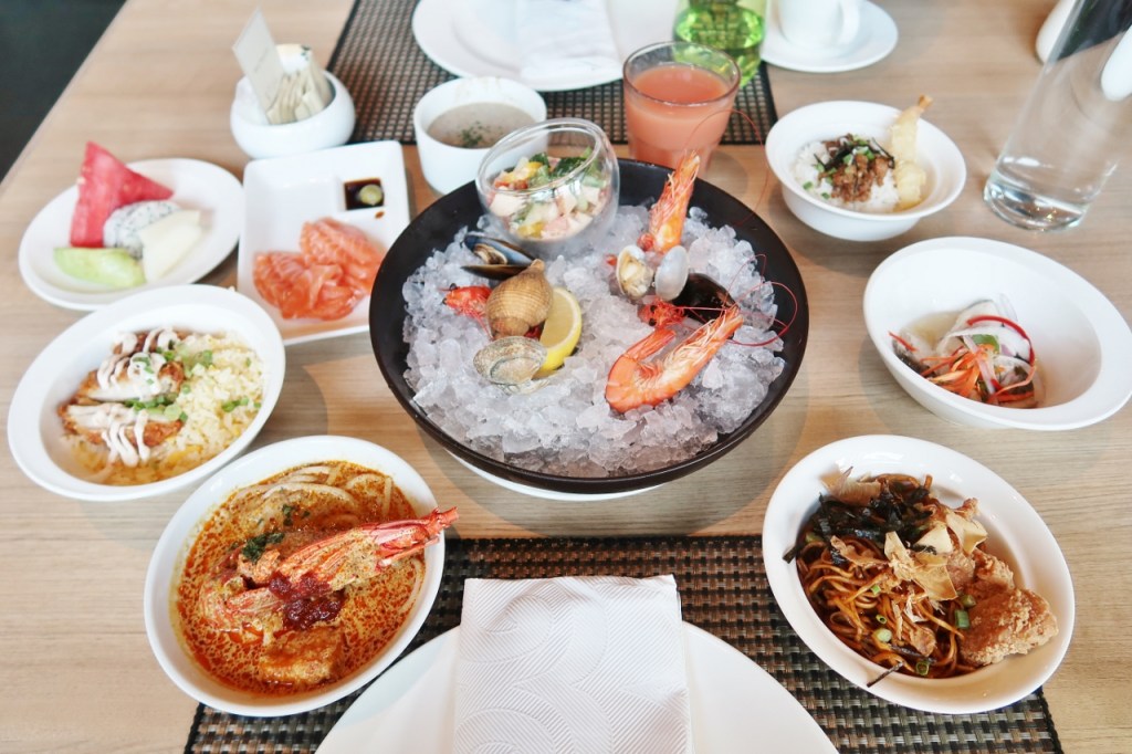 A la carte dinner buffet dishes from Lime Restaurant