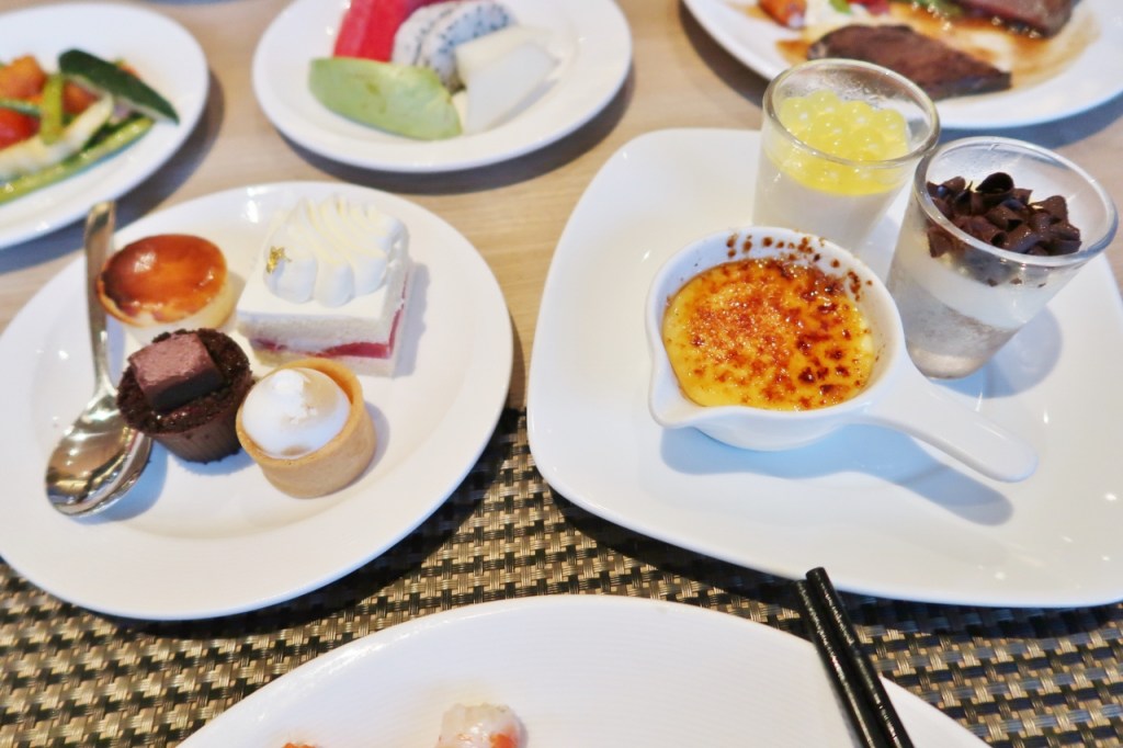 A la carte dinner buffet dishes from Lime Restaurant