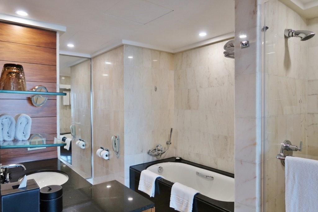 Bathroom in Ocean View Room at Mandarin Oriental Hotel