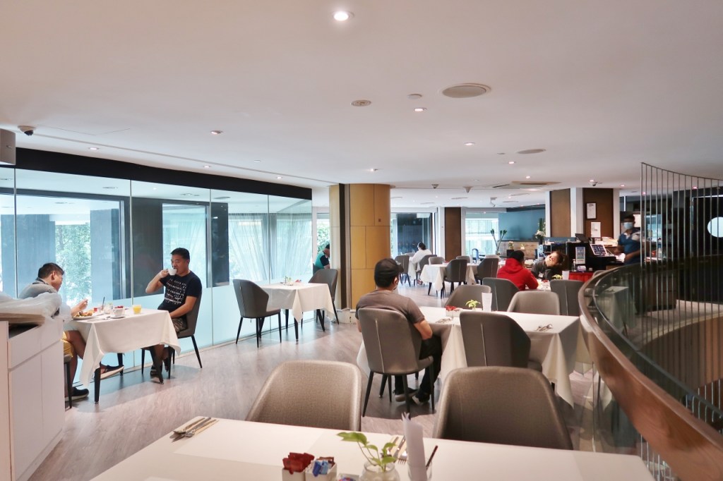 Seating area at Cali restaurant at Ascott Raffles Place Serviced Apartments
