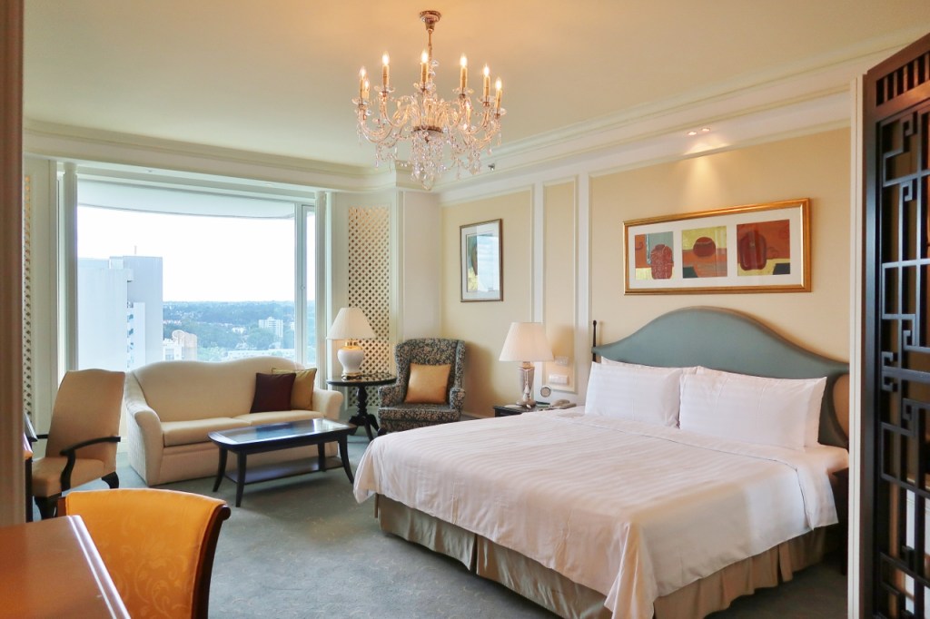 Valley Wing Deluxe Room at Shangri-La Hotel