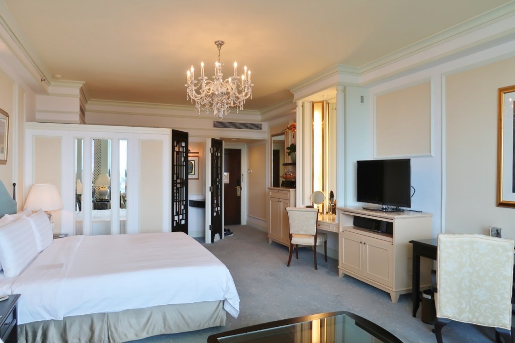 Valley Wing Deluxe Room at Shangri-La Hotel