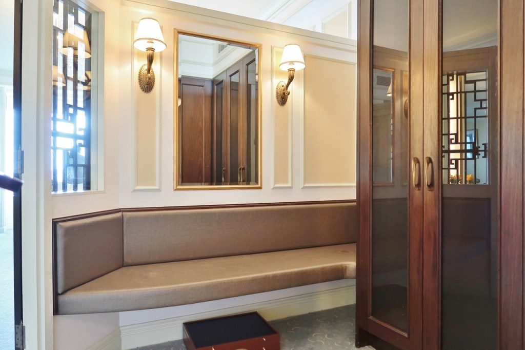 Valley Wing Deluxe Room at Shangri-La Hotel