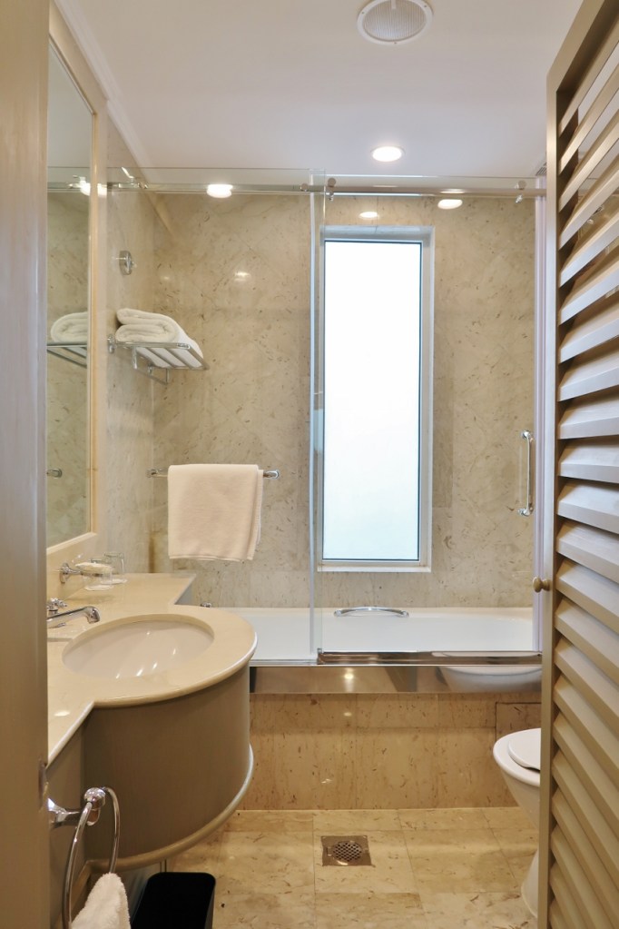 Bathroom in Junior Suite at Goodwood Park Hotel