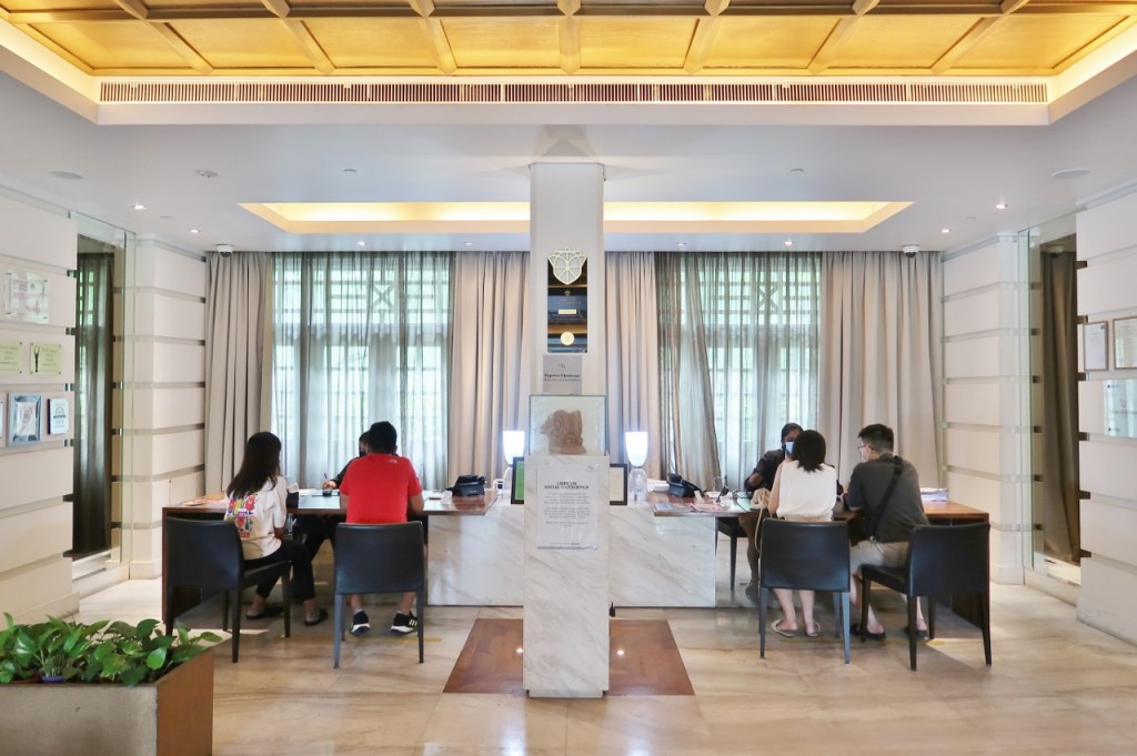 Hotel Fort Canning reception counter