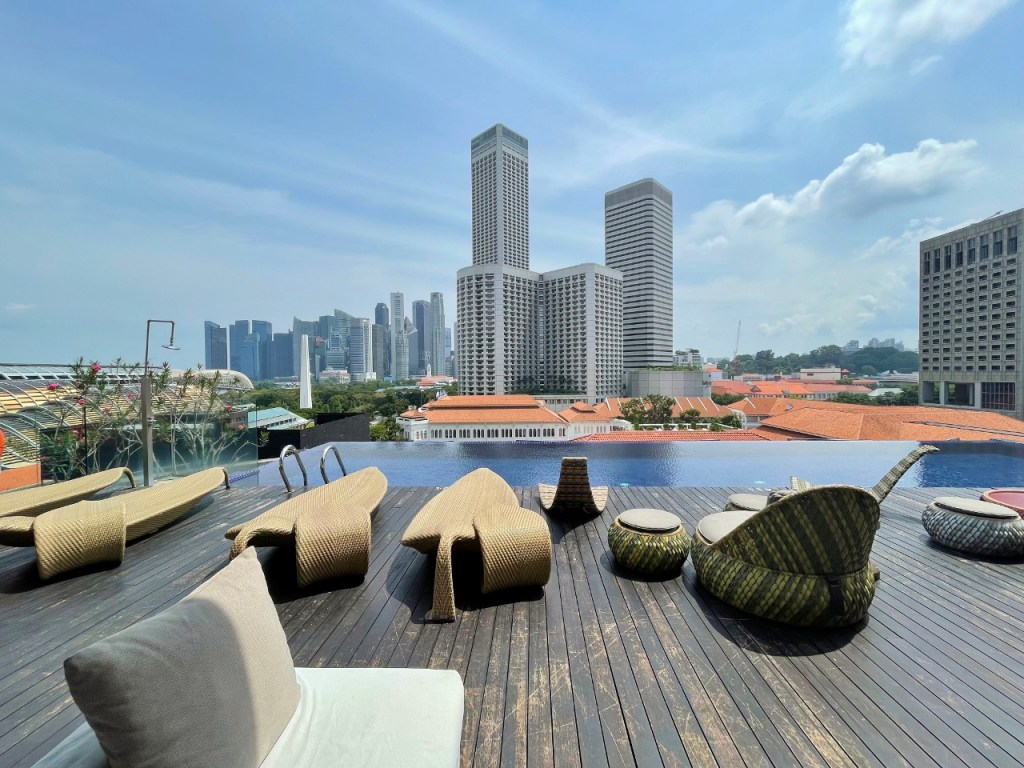 Swimming pool at Naumi Hotel