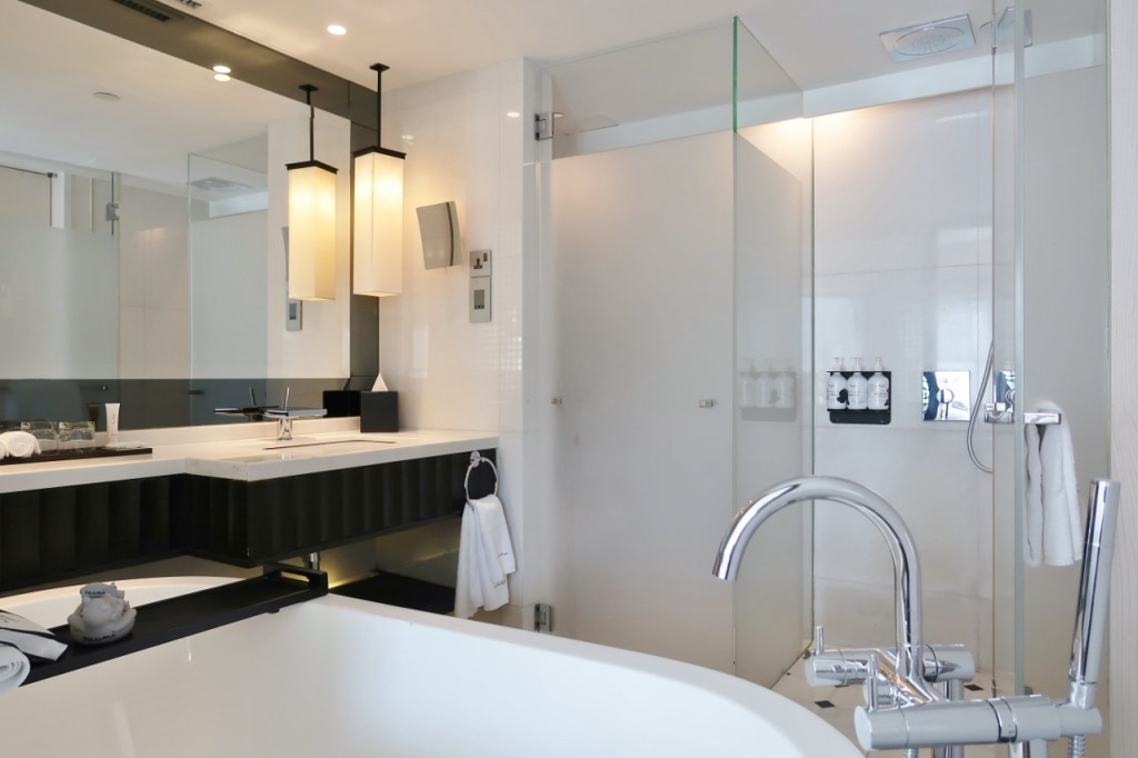 Bathroom in Oasis Room at Naumi Hotel