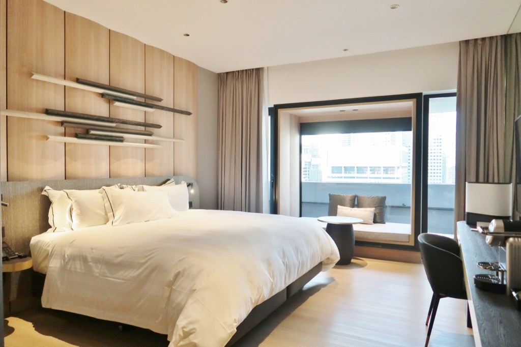 COLLECTION Room with day bed at PARKROYAL COLLECTION Marina Bay Hotel