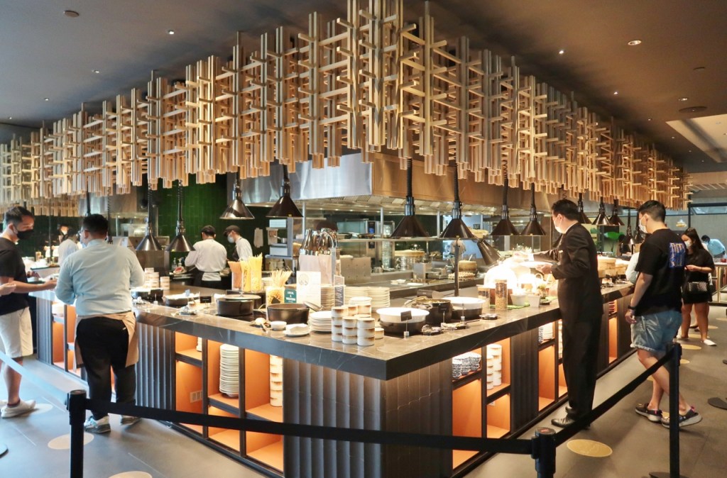 Breakfast buffet at PARKROYAL COLLECTION Marina Bay Hotel's Peppermint Restaurant