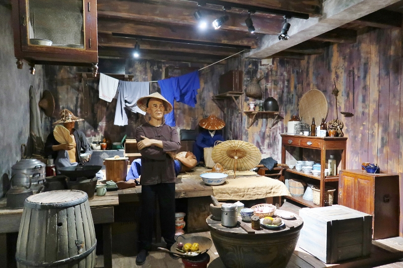 Coolie quarters scene from Images Of Singapore at Madame Tussauds Singapore