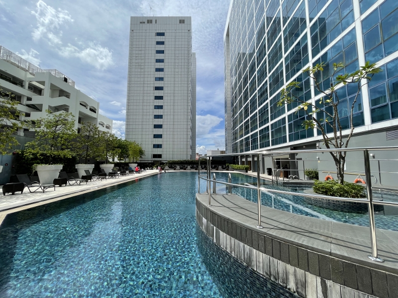 Swimming pool and jacuzzi at Orchard Hotel
