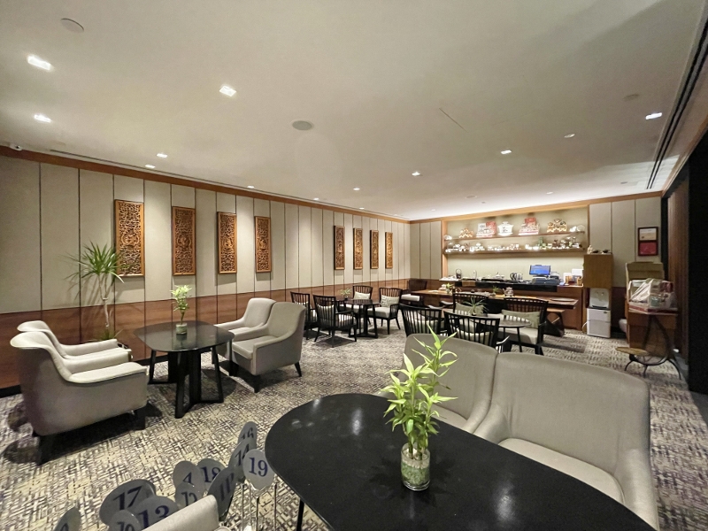 Seating area at Si Chuan Dou Hua restaurant at PARKROYAL On Beach Road Hotel