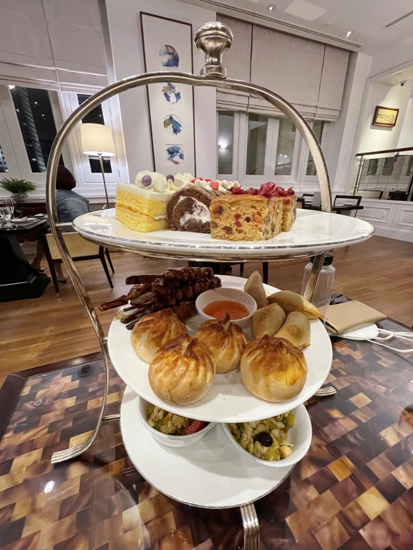 Evening canapes at The Straits Club at The Fullerton Hotel