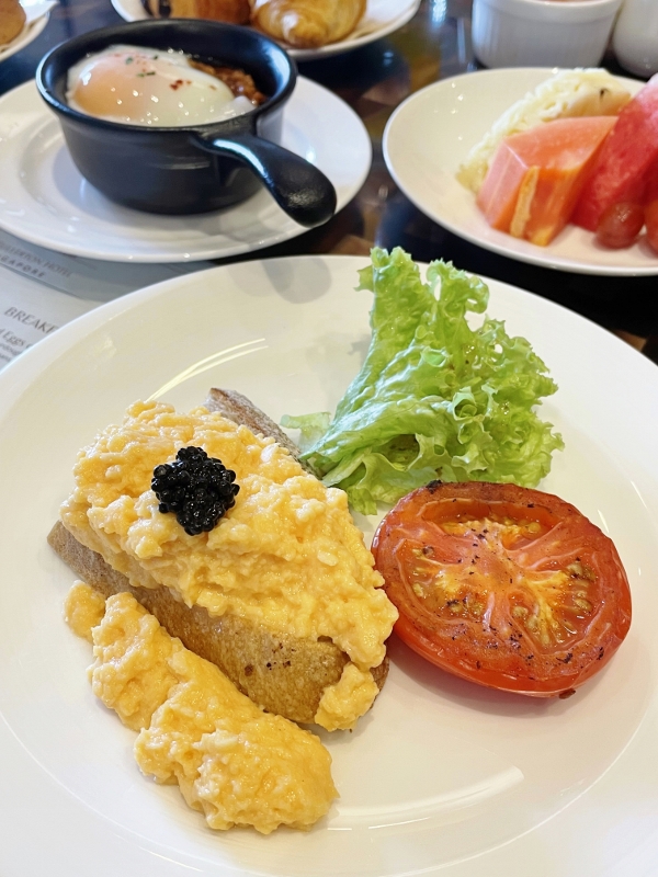Breakfast buffet dishes at The Straits Club at The Fullerton Hotel