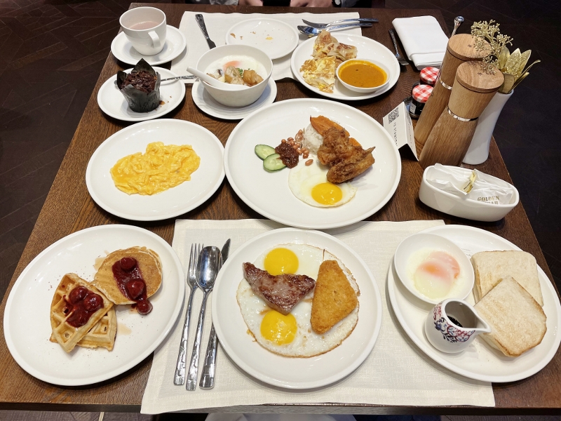 Breakfast buffet dishes from 15 Stamford by Alvin Leung restaurant at The Capitol Kempinski Hotel