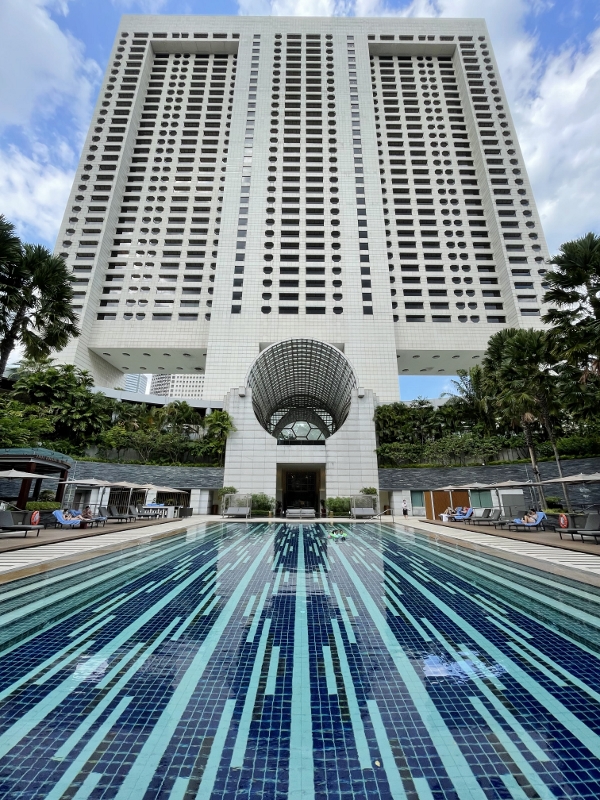 Swimming pool in the day at The Ritz-Carlton Millenia Hotel