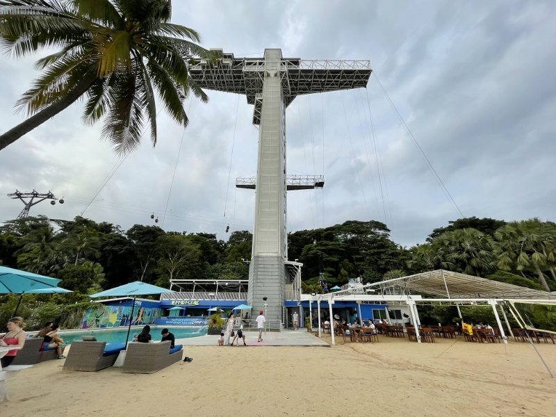 Bungee-jumping tower at Skypark Sentosa By AJ Hackett