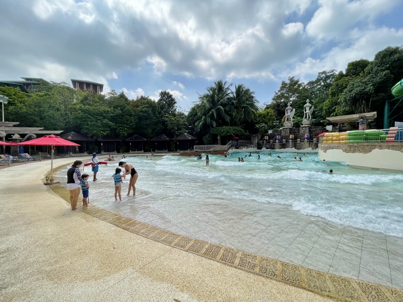 Bluwater Bay wave pool at Adventure Cove Waterpark theme park