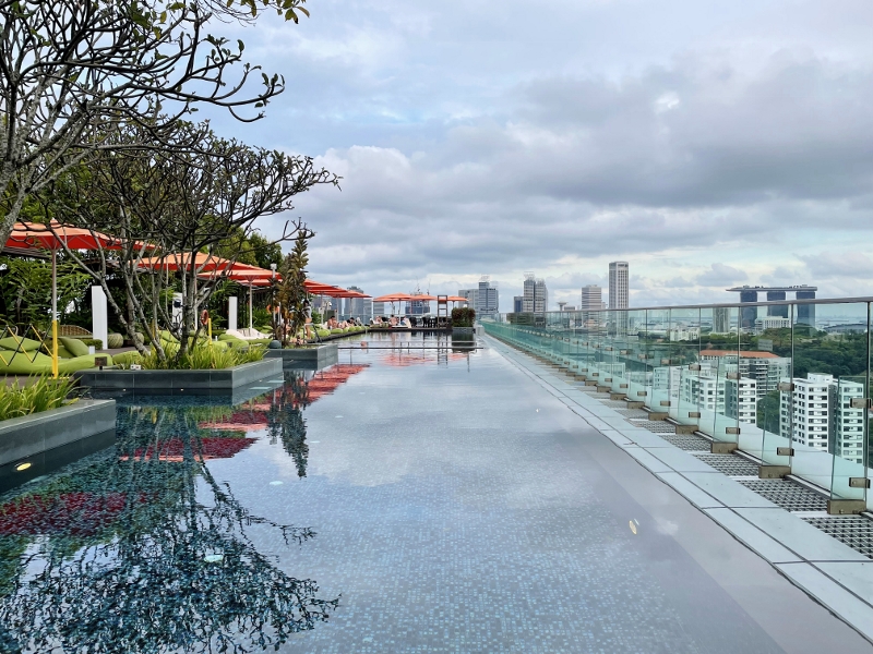 Infinity swimming pool at JEN Orchardgateway Hotel