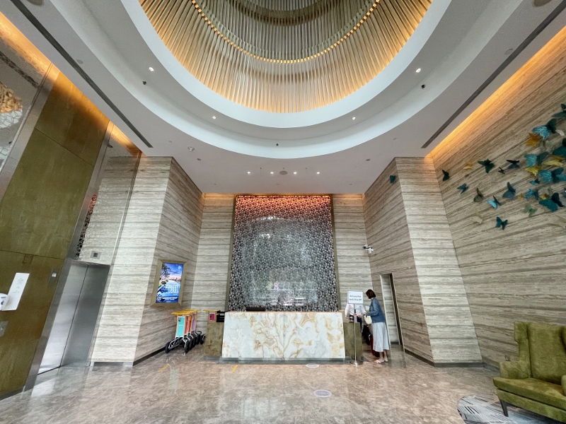 JEN Orchardgateway Hotel lift lobby and concierge desk on level 1