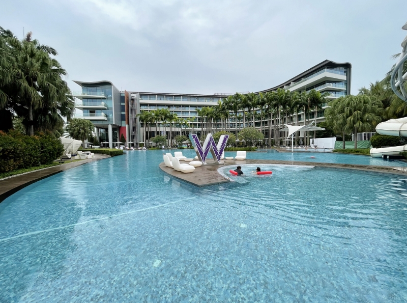 WET Pool for swimming at W Hotel Sentosa Cove