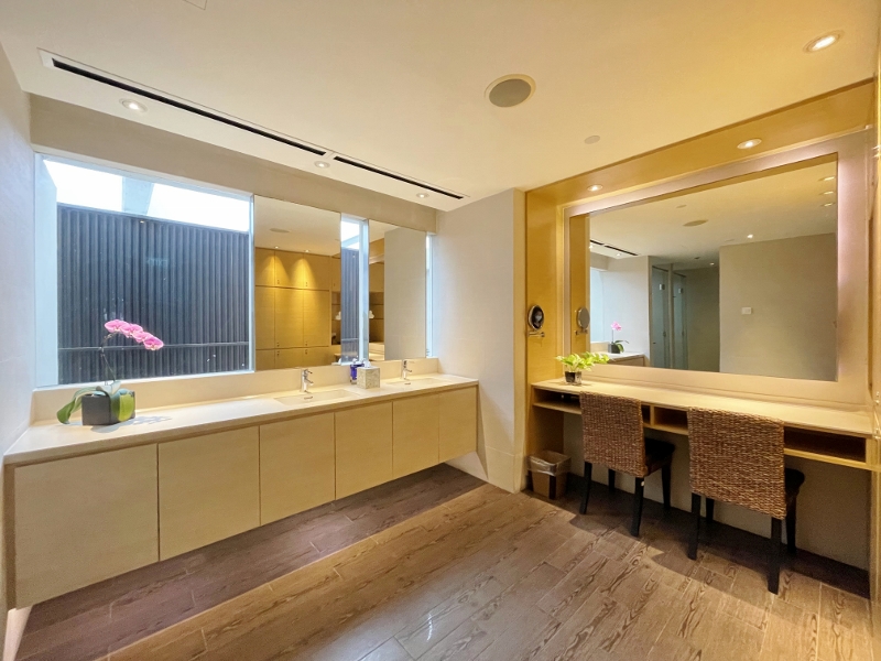 Changing room in St. Gregory Spa at Pan Pacific Hotel