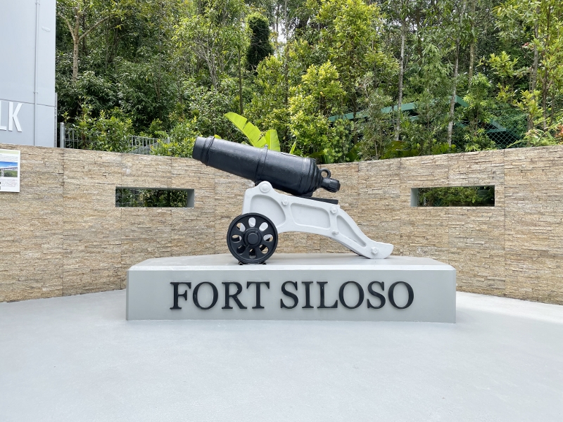 Cannon display at the entrance to Fort Siloso Skywalk