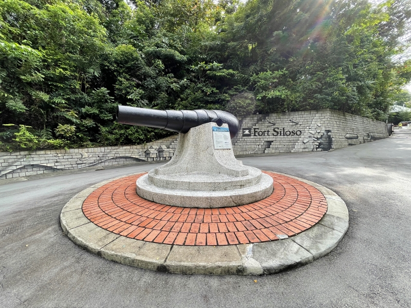 Cannon display at the exit of Fort Siloso Skywalk