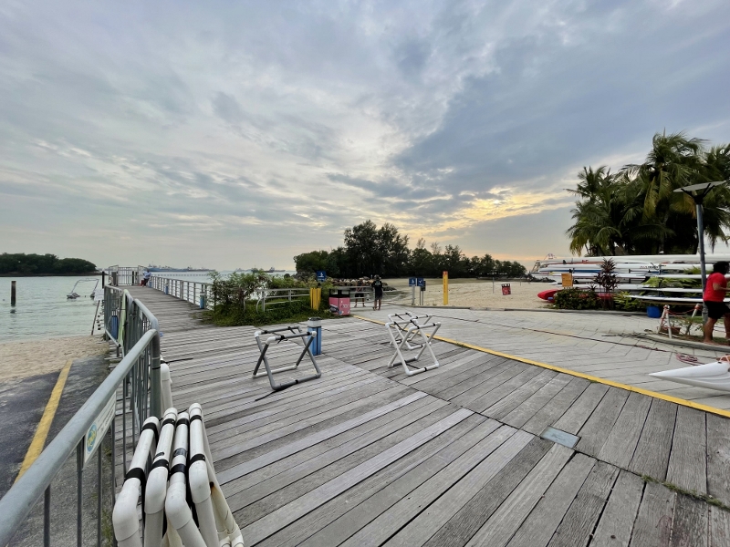 The view of the setting sun at Siloso Beach