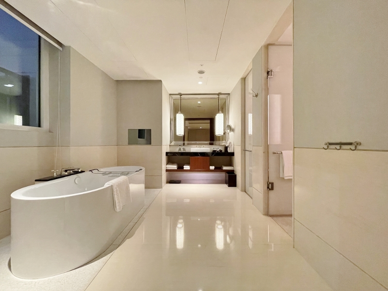 Bathroom in Grand Deluxe Room at The Capitol Kempinski Hotel