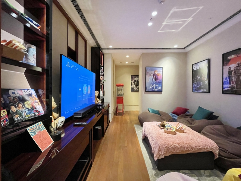 The Entertainment Room at The Capitol Kempinski Hotel