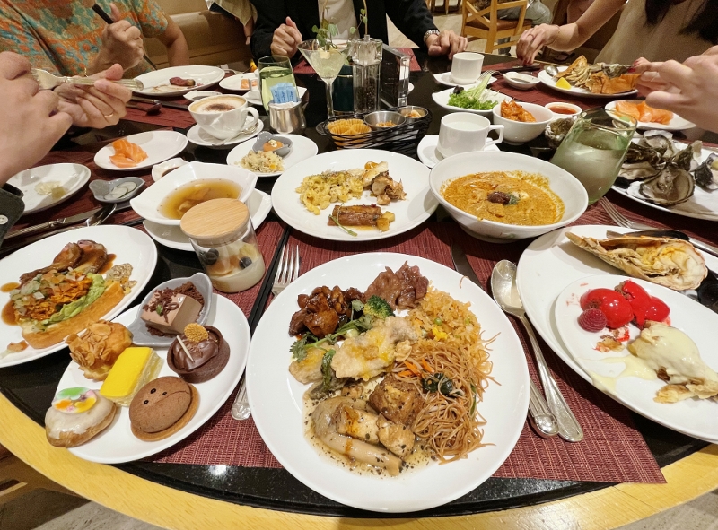 Dinner buffet dishes from Oscar's Restaurant at Conrad Centennial Hotel