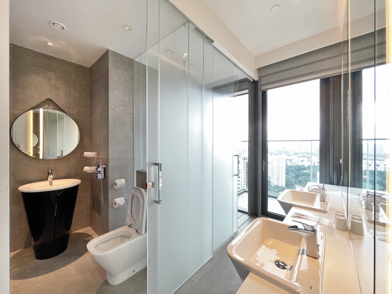 Bathroom in VIP King Suite View at YOTEL Orchard Hotel