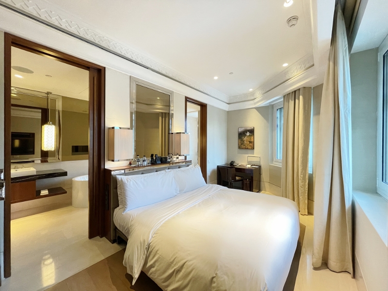 Grand Deluxe Room 71 series at The Capitol Kempinski Hotel