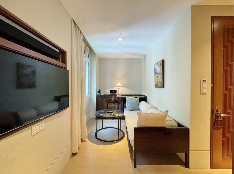 Grand Deluxe Room 71 series at The Capitol Kempinski Hotel