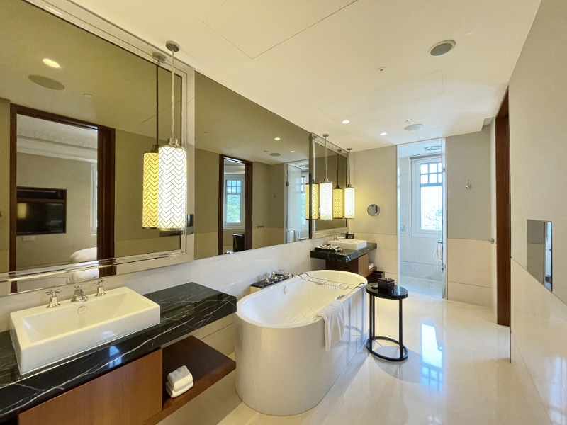 Bathroom in Grand Deluxe Room 71 series at The Capitol Kempinski Hotel