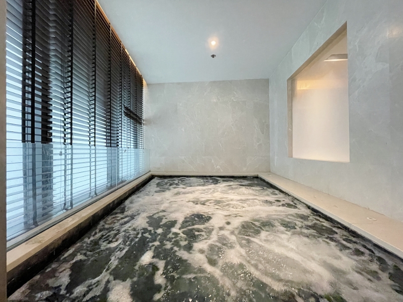 Jacuzzi hot pool at Spa By JW at JW Marriott Hotel South Beach